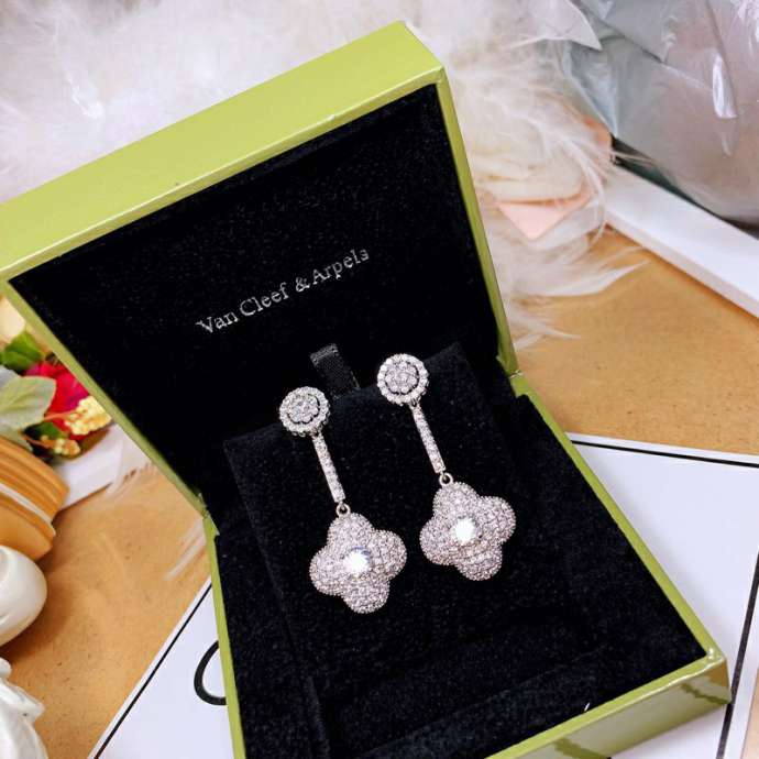 Picture of Van Cleef Arpels Earring _SKUVanCleef&Arpelsearring02cly3916321